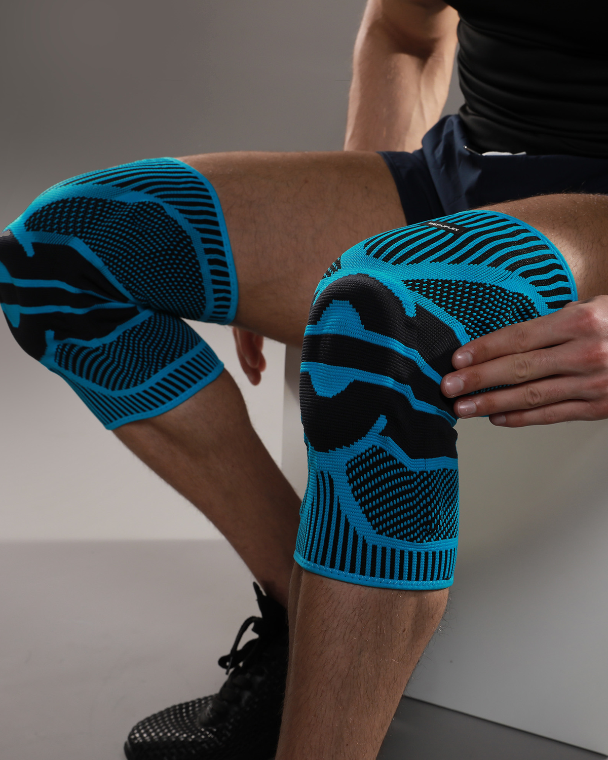 1 Single - Pro Knee Compression Sleeve (Unisex) with Silicone Gel Pad ...